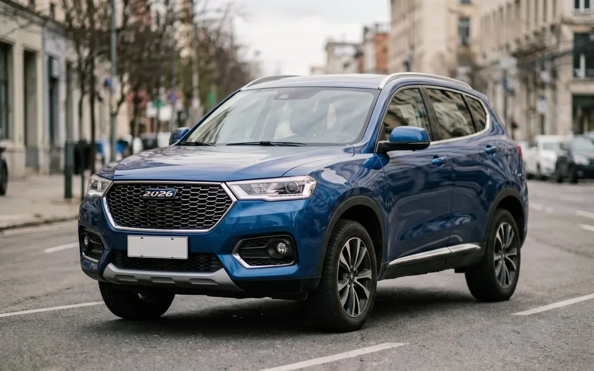 Красный Haval F7 в профиль на фоне заснеженного подмосковного леса